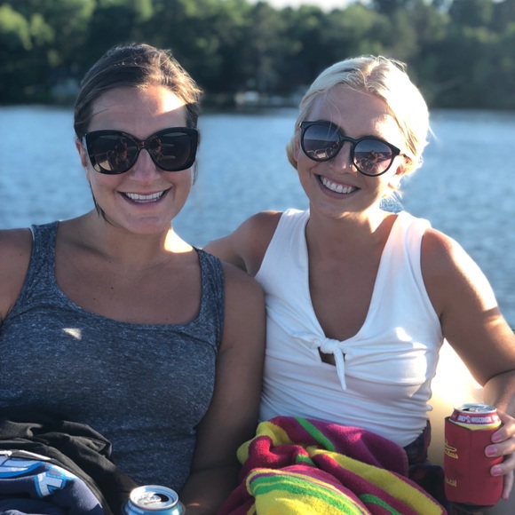 Meet your Posher, Tera - Picture 3 of 6